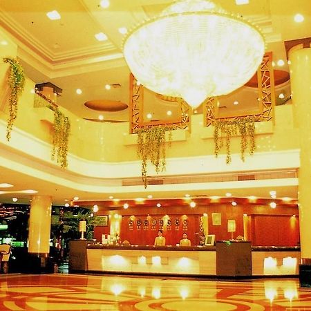 Crown Hotel Wuhan Exterior foto