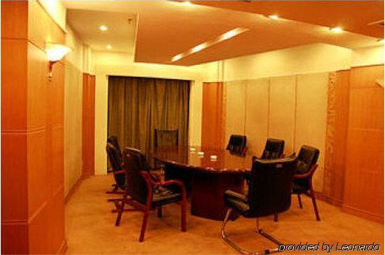 Crown Hotel Wuhan Instalações foto
