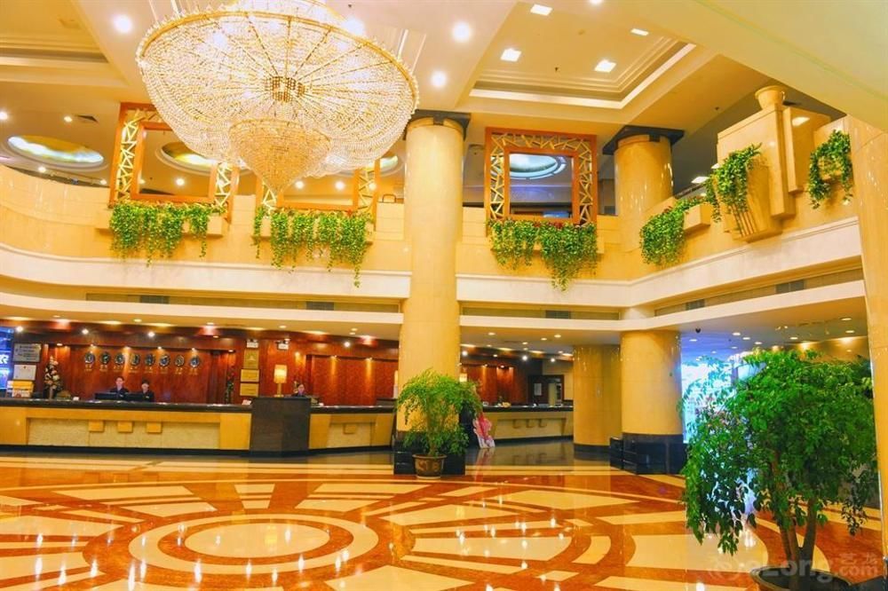 Crown Hotel Wuhan Exterior foto