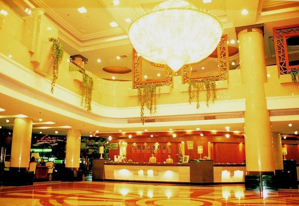 Crown Hotel Wuhan Exterior foto