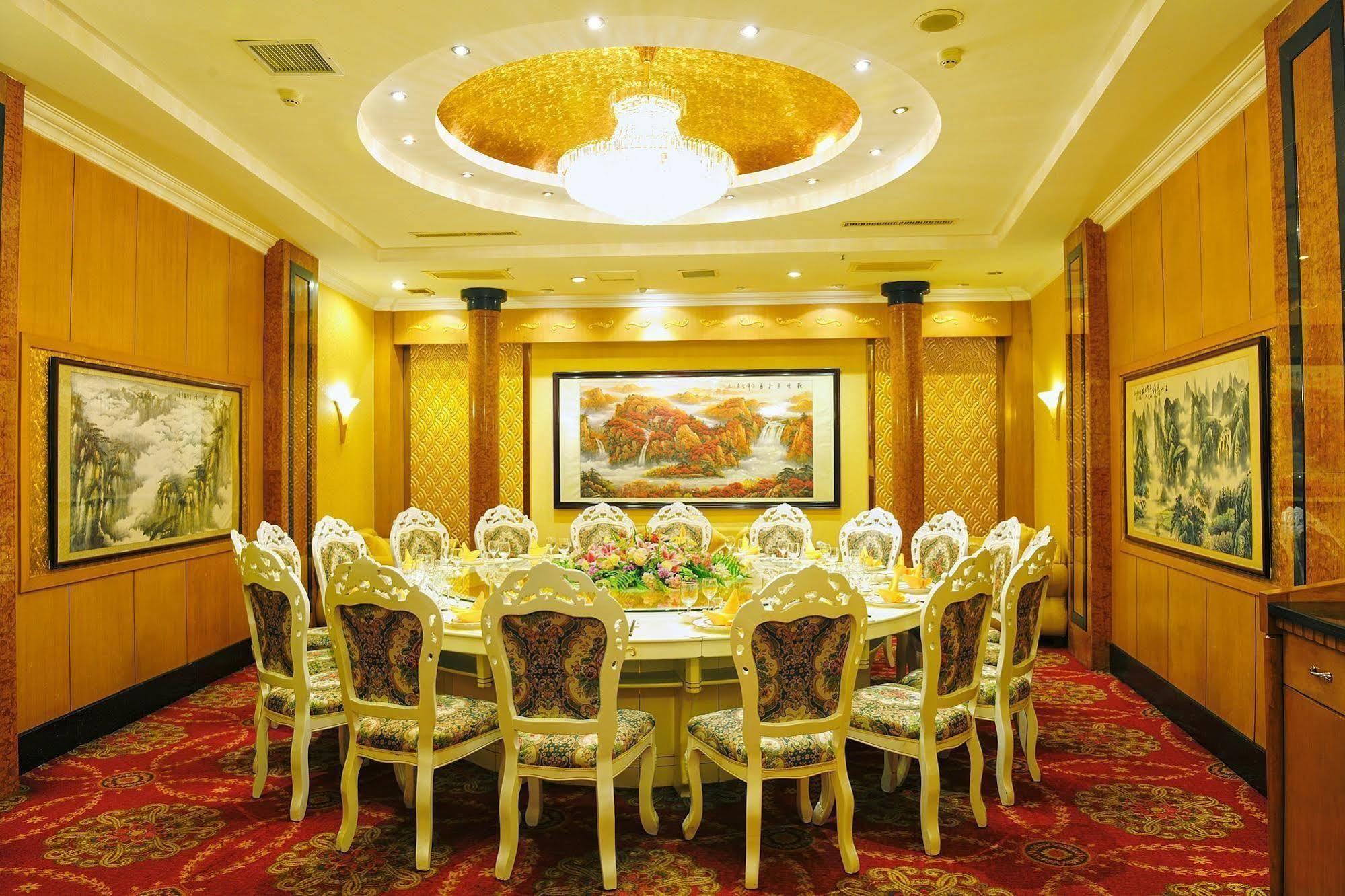 Crown Hotel Wuhan Exterior foto